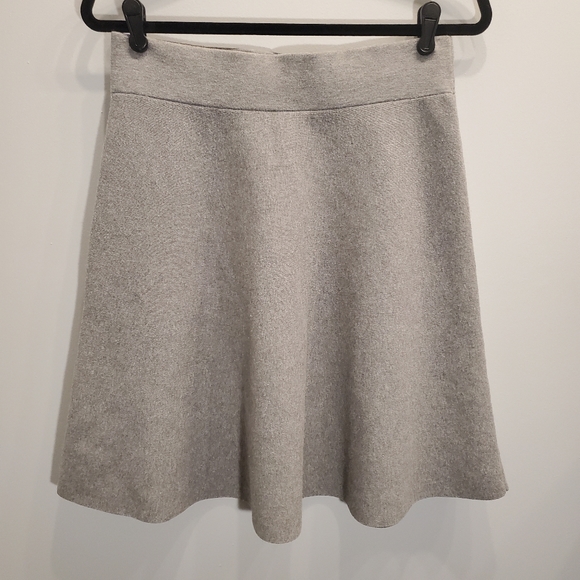 Ann Taylor Grey Knit Knee-Length Circle Skirt Size M - Picture 2 of 6